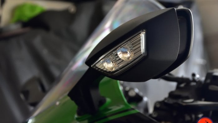 2018 Kawasaki Ninja H2SXSE front turn signal.
