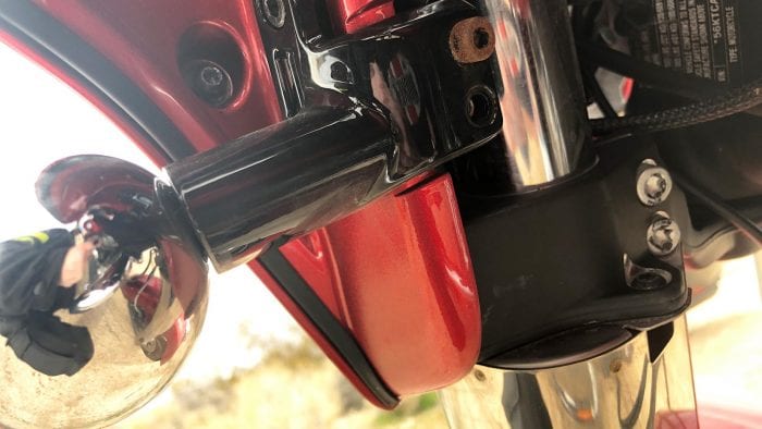 Missing mounting bolt on the Indian Chieftain Ltd turn signal.