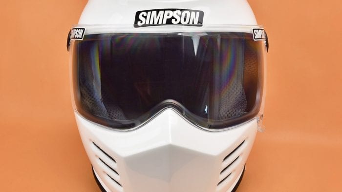 The Simpson Outlaw Bandit visor closed.