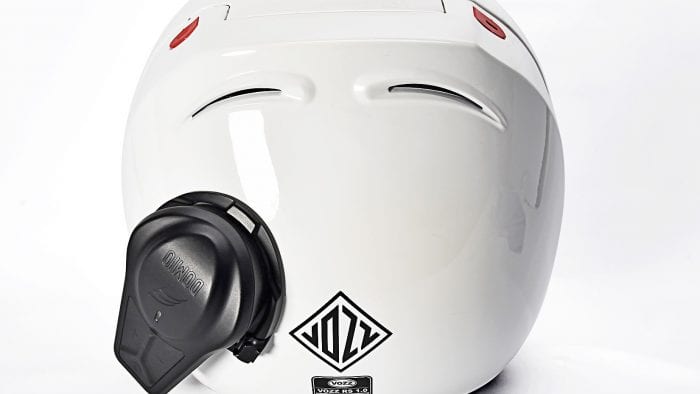 The Vozz RS 1.0 helmet with the Domio Moto installed on it.