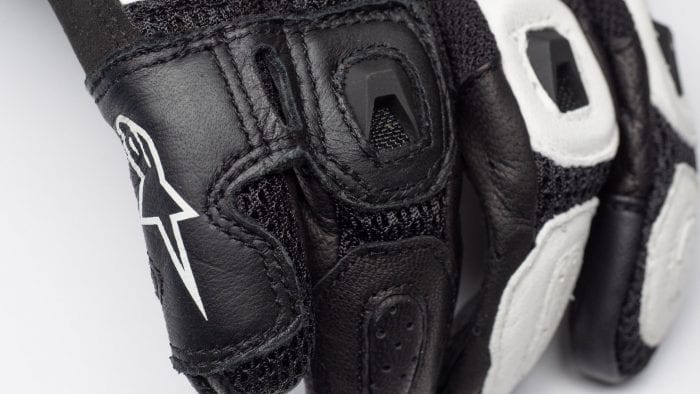 Closeup of the little finger/ring finger bridge