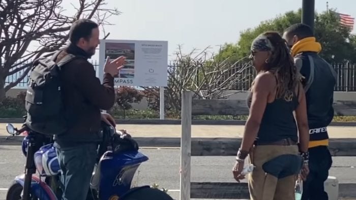 Keanu Reeves Chats with Fans