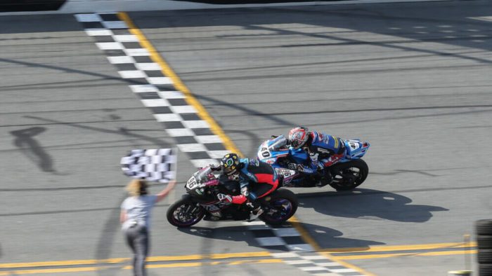 A view of racers vying for the title at the Daytona International Speedway