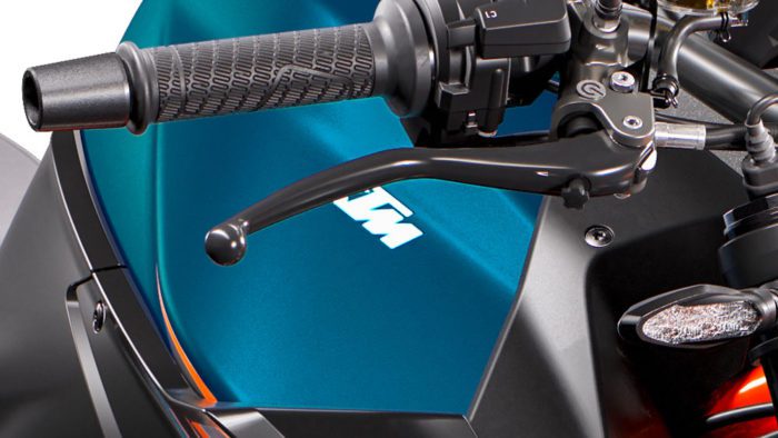 A view of the levers on the all-new 2022 KTM Super Duke R EVO