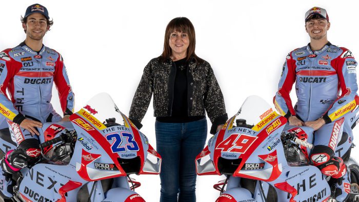 A view of Gresini's wife, with the Gresini Racing Team