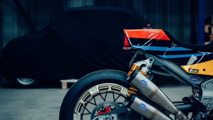 The custom FTR AMA that was created by Brice Hennebert for a commissioner who will be soon receiving the Black Swan - 1980's edge meets flat-track racer, with hints of Apaloosa pedigree